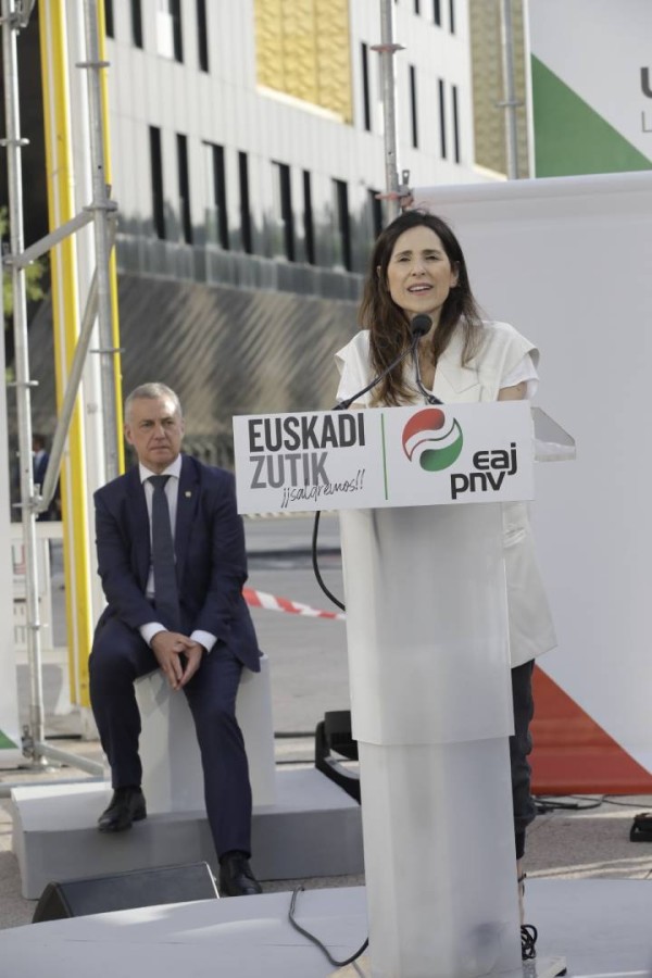 Mitin Donostia. Bakartxo Tejeria, Iñigo Urkullu, Andoni Ortuzar	