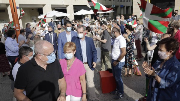 Mitin Donostia. Bakartxo Tejeria, Iñigo Urkullu, Andoni Ortuzar	
