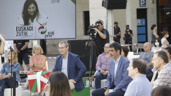 Mitina Donostia. Bakartxo Tejeria, Iñigo Urkullu, Andoni Ortuzar	