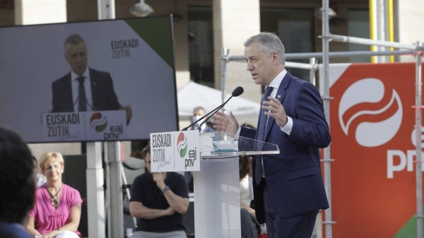 Mitina Donostia. Bakartxo Tejeria, Iñigo Urkullu, Andoni Ortuzar	