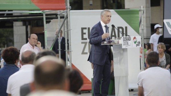 Mitina Donostia. Bakartxo Tejeria, Iñigo Urkullu, Andoni Ortuzar	