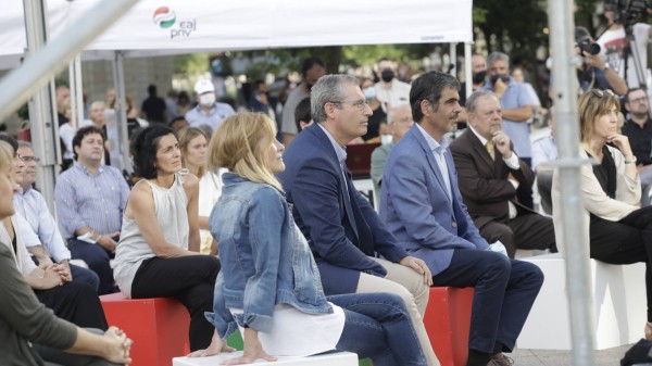 Mitin Donostia. Bakartxo Tejeria, Iñigo Urkullu, Andoni Ortuzar	