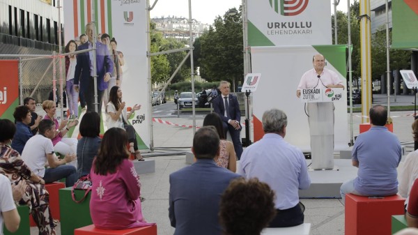 Mitina Donostia. Bakartxo Tejeria, Iñigo Urkullu, Andoni Ortuzar	