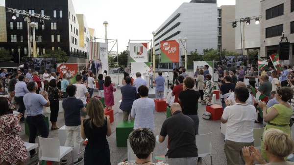 Mitina Donostia. Bakartxo Tejeria, Iñigo Urkullu, Andoni Ortuzar	