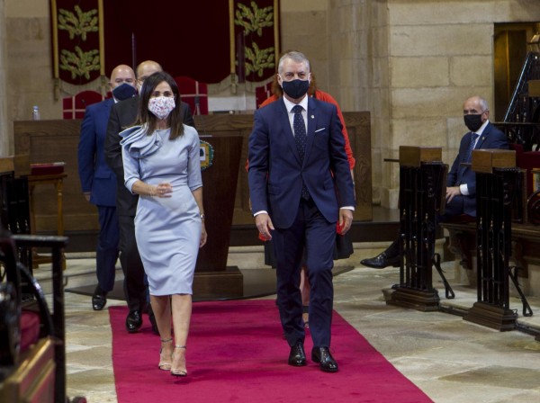 Iñigo Urkullu lehendakariak Gernikako zuhaitzaren azpian egin du karguaren zina - 2020