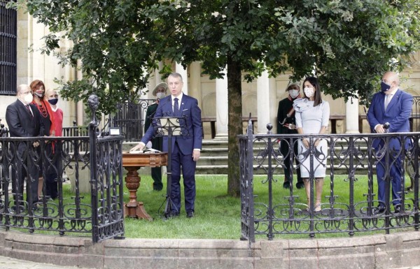 Iñigo Urkullu lehendakariak Gernikako zuhaitzaren azpian egin du karguaren zina - 2020