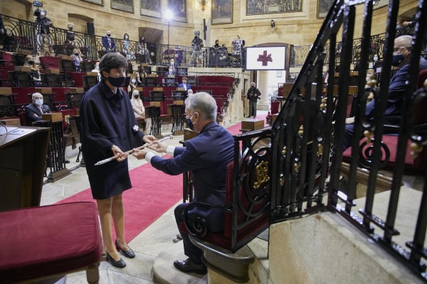 Lehendakari Iñigo Urkullu jura su cargo ante el árbol de Gernika - 2020