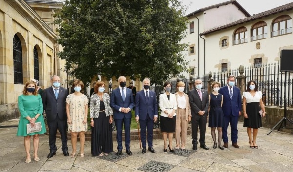 Lehendakari Iñigo Urkullu jura su cargo ante el árbol de Gernika - 2020