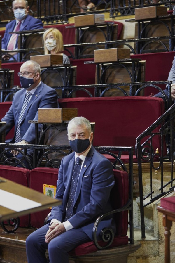 Lehendakari Iñigo Urkullu jura su cargo ante el árbol de Gernika - 2020