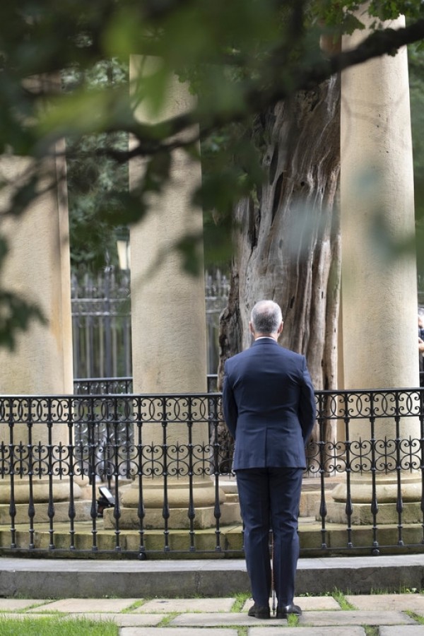 Lehendakari Iñigo Urkullu jura su cargo ante el árbol de Gernika - 2020