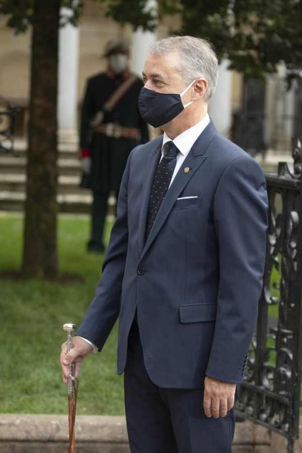 Lehendakari Iñigo Urkullu jura su cargo ante el árbol de Gernika - 2020