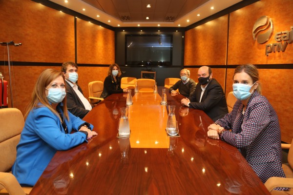 Reunión en Sabin Etxea EAJ-PNV eta PDeCAT. Andoni Ortuzar, David Bonvehí