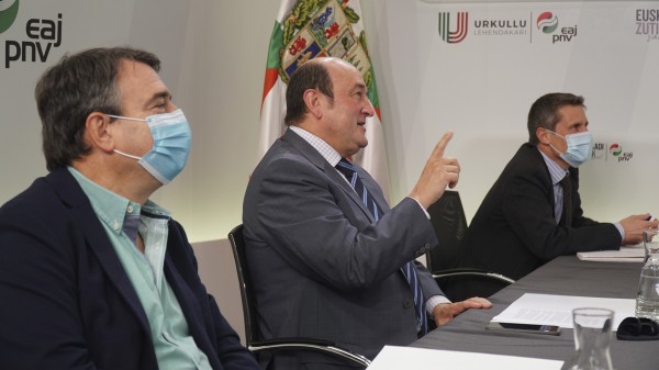 Andoni Ortuzar se reúne con Juan Guaidó