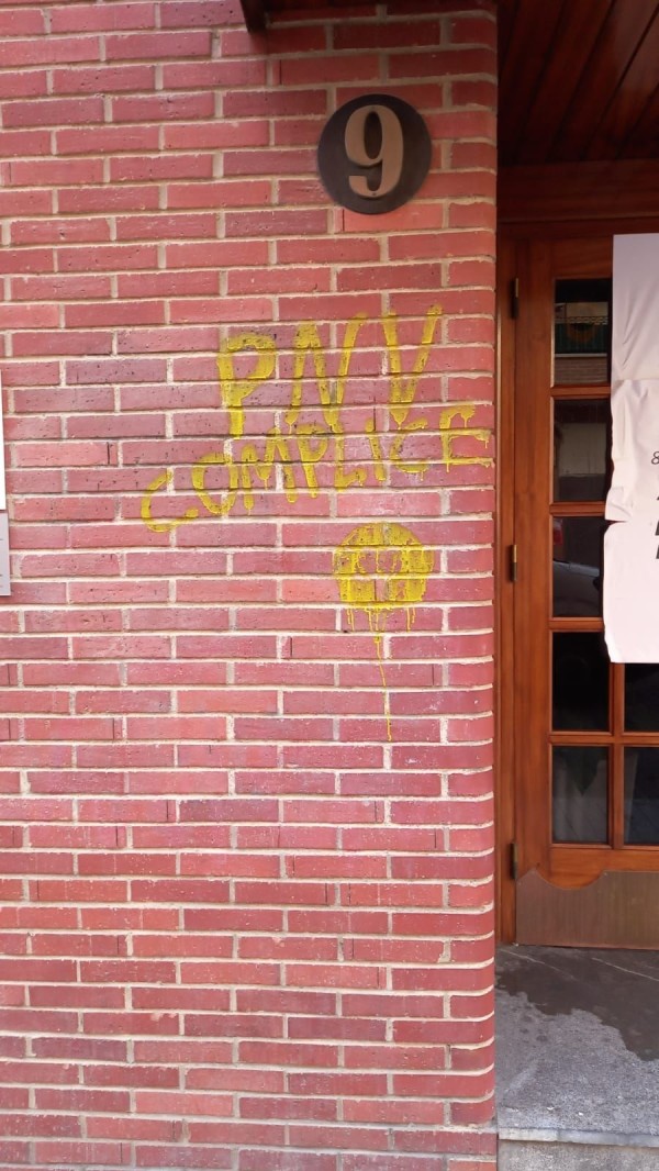 Pintadas en Batzoki de Gasteiz Erdialde y Amurrio