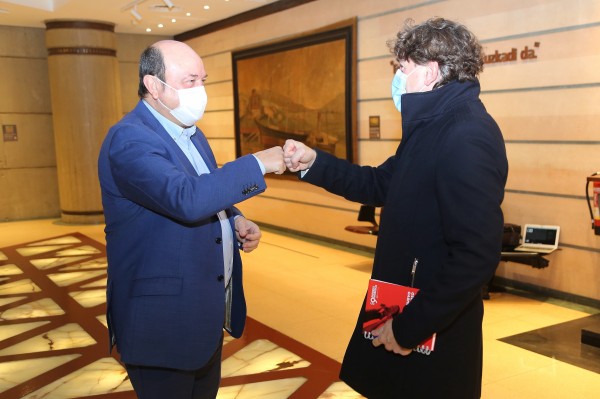 Andoni Ortuzar recibe a Eneko Andueza en Sabin Etxea