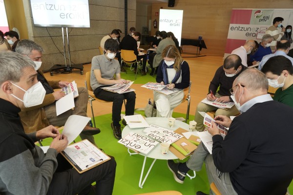 Entzunez Eraiki - Vitoria Gasteiz