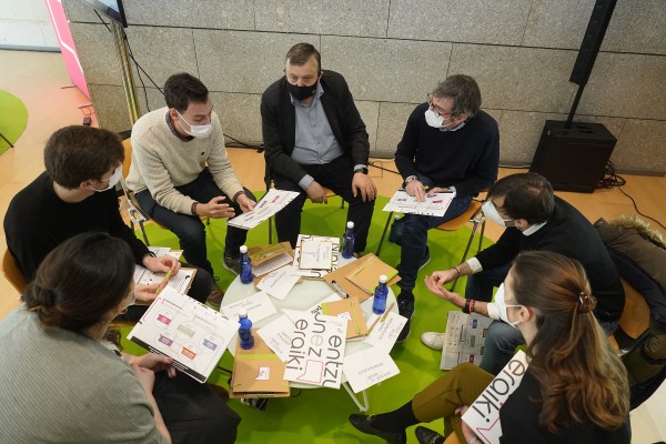 Entzunez Eraiki - Vitoria Gasteiz