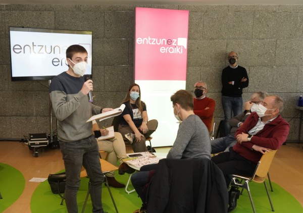 Entzunez Eraiki - Vitoria Gasteiz