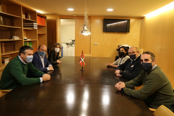 Andoni Ortuzar y Mireia Zarate - Extraterritorial Madrid