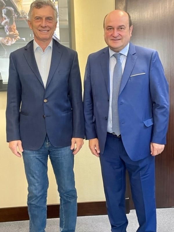 Andoni Ortuzar y Mauricio Macri, expresidente de Argentina