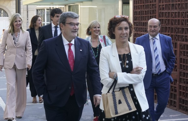 Politika orokorrari buruzko eztabaida