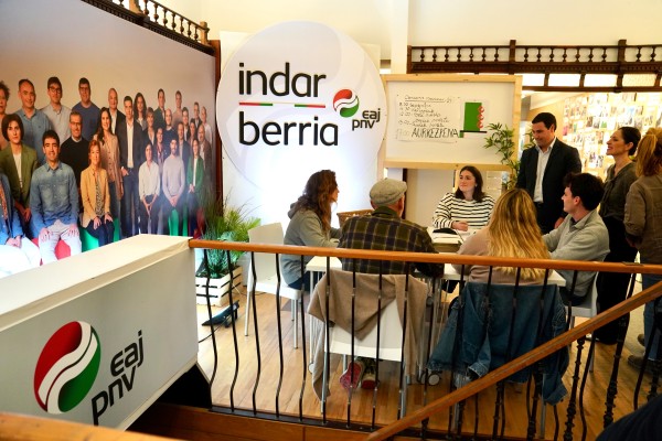 Imanol Pradalesek topagune elektorala inauguratu du Donostian