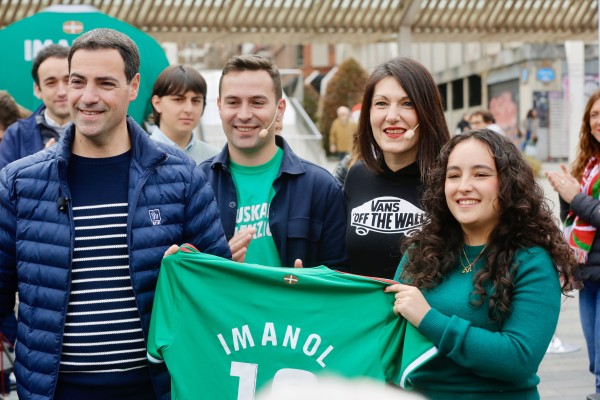 21-A Imanol Pradales, Julen Karrion, Oihane Agirregoitia, políticas de juventud y selecciones vascas