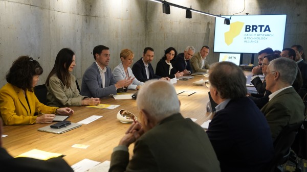21-A Imanol Pradales, Bakartxo Tejeria. Acto sectorial sobre Innovación, Digitalización e Inteligencia Artificial
