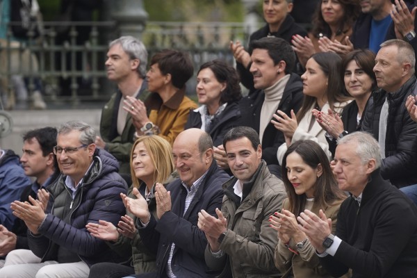 21-A Mitin Donostia. Imanol Pradales, Bakartxo Tejeria, Iñigo Urkullu, Andoni Ortuzar