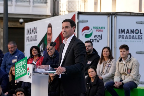 21-A Mitin Gasteiz. Imanol Pradales, Nerea Melgosa, Joseba Diez Antxustegi, Iñigo Urkullu, Andoni Ortuzar