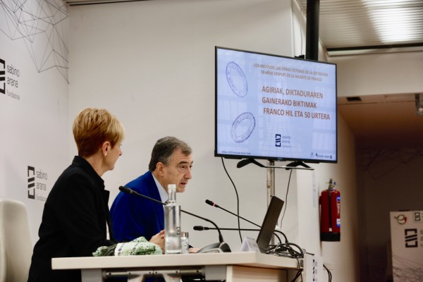 Aitor Esteban y Arantxa Tapia en SAF - Seminario sobre la Ley de Secretos Oficiales