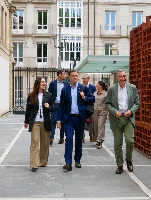 2026 09 16 Talde parlamentarioaren bilera Aitor Esteban eta Imanol Pradales Lehendakariarekin