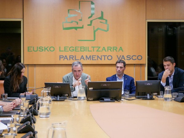 2026 09 16 Talde parlamentarioaren bilera Aitor Esteban eta Imanol Pradales Lehendakariarekin