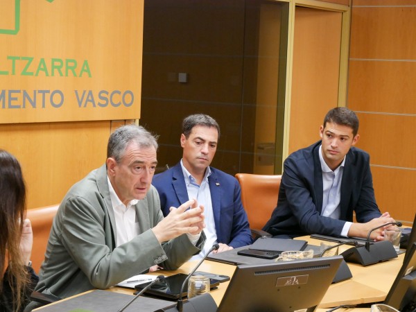2026 09 16 Talde parlamentarioaren bilera Aitor Esteban eta Imanol Pradales Lehendakariarekin