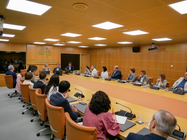 2026 09 16 Talde parlamentarioaren bilera Aitor Esteban eta Imanol Pradales Lehendakariarekin