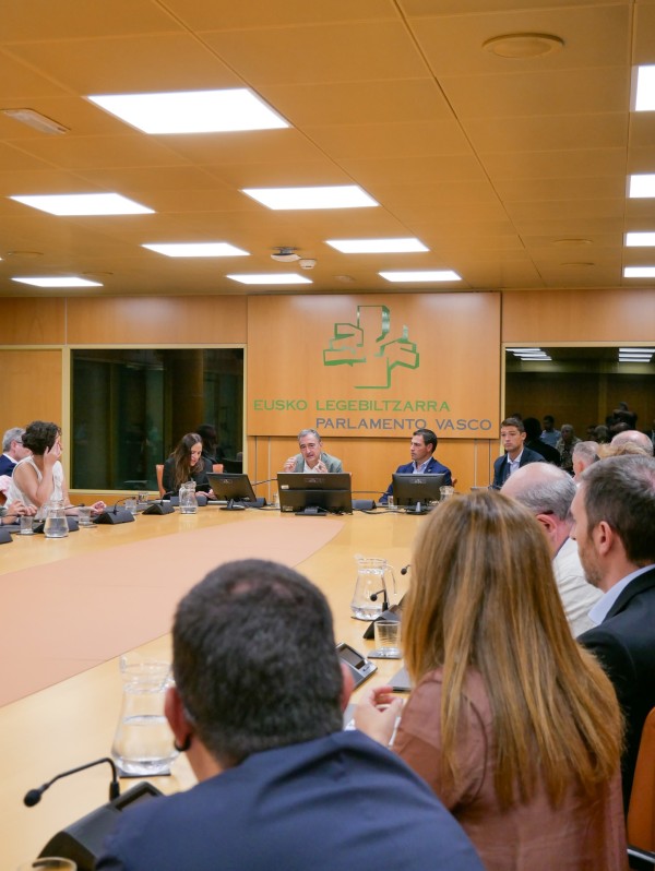 2026 09 16 Talde parlamentarioaren bilera Aitor Esteban eta Imanol Pradales Lehendakariarekin