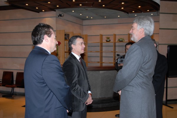 Reunión Embajador de Gran Bretaña y EAJ-PNV