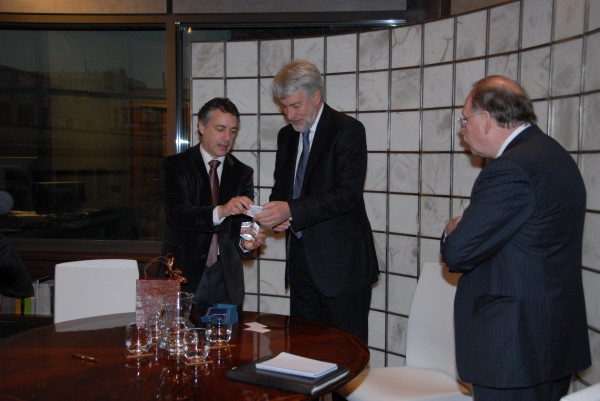 Gran Bretañako enbaxadorearen eta EAJren arteko bilera