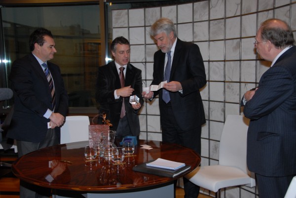 Reunión Embajador de Gran Bretaña y EAJ-PNV
