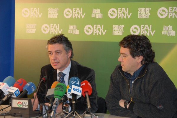 Reunión con cargos institucionales en Gasteiz