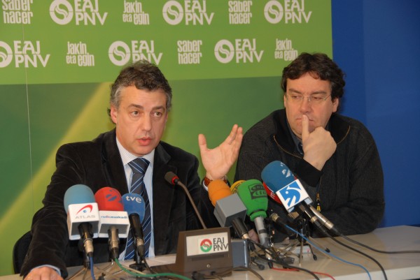 Reunión con cargos institucionales en Gasteiz