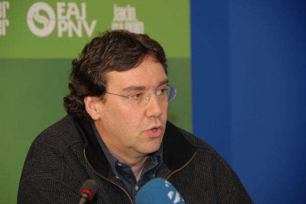 Reunión con cargos institucionales en Gasteiz