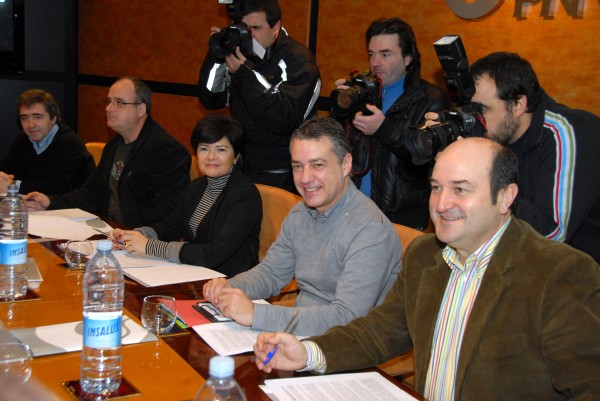 Reunión con cargos públicos en Sabin Etxea