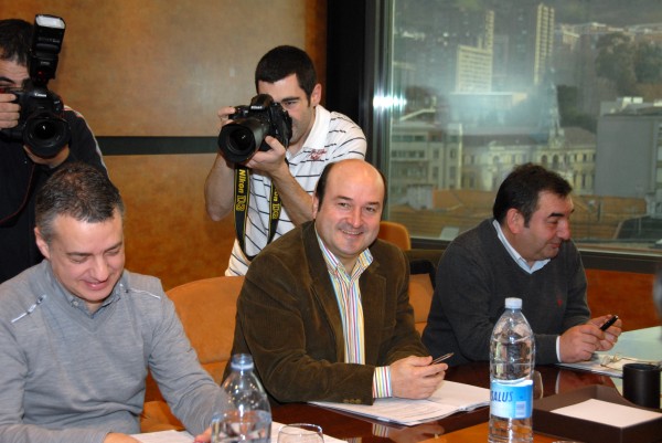 Reunión con cargos públicos en Sabin Etxea