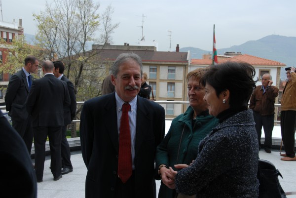 Getxon egin den Agirren Lehendakariari omenaldia