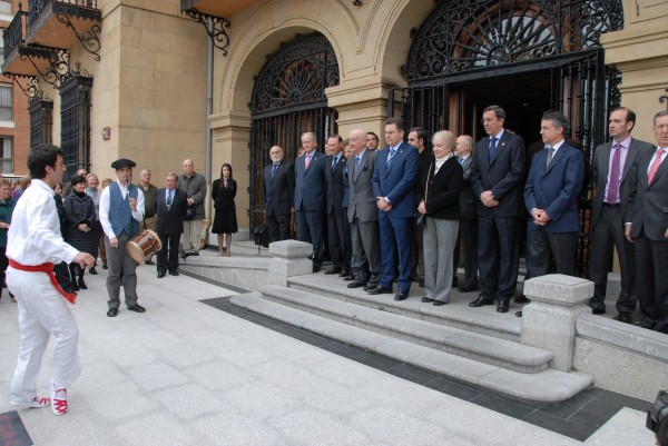 Getxon egin den Agirren Lehendakariari omenaldia