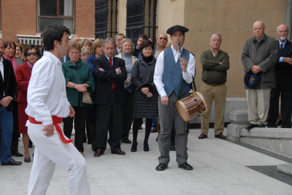 Getxon egin den Agirren Lehendakariari omenaldia