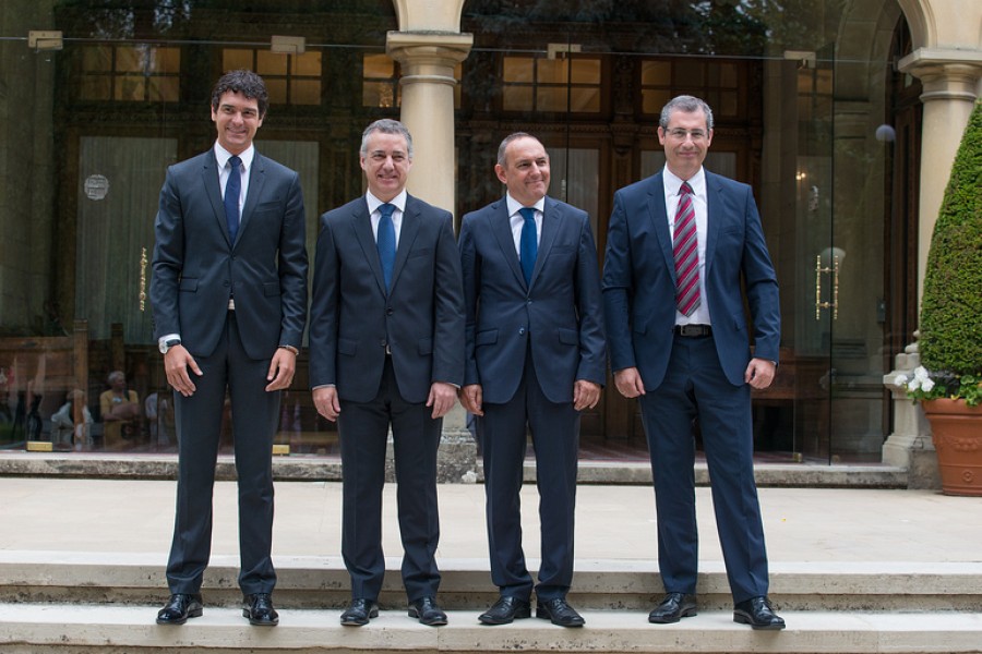 El Lehendakari Urkullu se reúne en Ajuria Enea con los tres diputados ...
