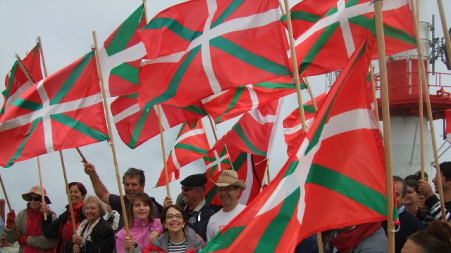 Des Alderdikide réunis pour la fête de l'ikurriña, ce 14 Juillet