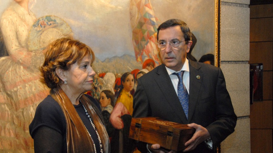 Entrega del documento de los testimonios de los bombardeos de ciudades vascas durante la Guerra Civil